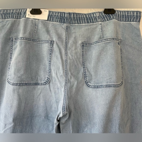 AE Stretch Low-Rise Ultra Wide-Leg Light Wash Pull-On Jean, Elastic Waist; XL - Picture 10 of 11